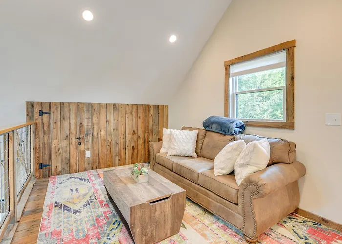 Historic Charm + Modern Luxury: 6 Mi To Stowe Mtn