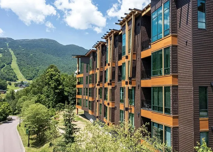 402 - Treehouse Condo - Spruce Peak - Stowe Mt Resort - Ski In Ski Out - Sleeps 9