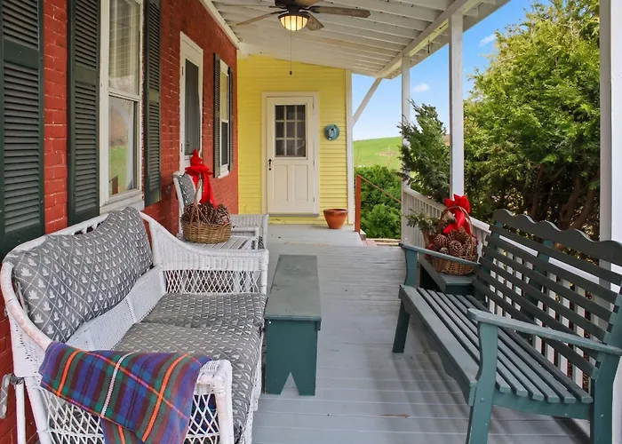 1820 House - Vt Charm + Modern Comforts + Hot Tub